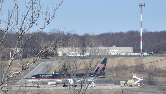 El avión del expresidente estadounidense Donald Trump fue captado en el aeropuerto de Stewart, en Nueva York. (EFE/ Jairo Mejía).