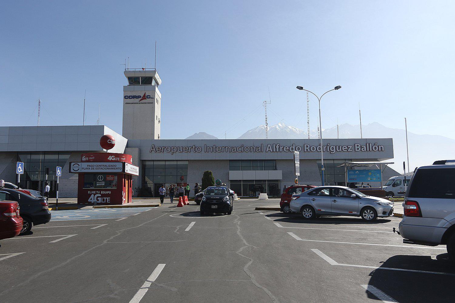 600 afectados a diario por cancelaciones de Peruvian Airlines en Arequipa