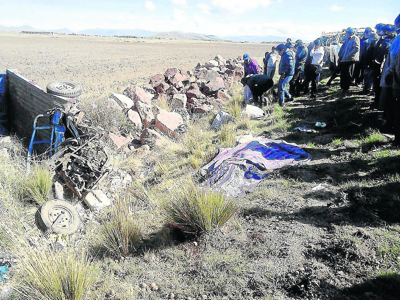 Una pareja de esposos falleció al ser embestidos por un vehículo