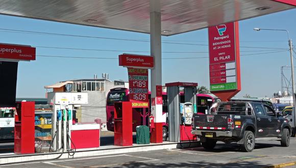 Precio del combustible baja ligeramente en algunos grifos de Arequipa
