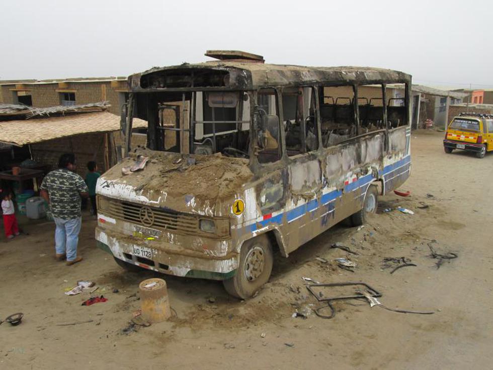 Extorsionadores incendiaron microbús (FOTOS)