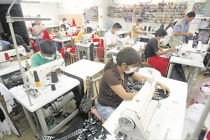 Fiestas patrias: 27 de julio será feriado pero con estas condiciones