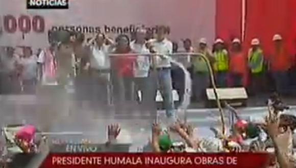 Video: Ollanta Humala jugó carnaval con Nadine Heredia y el ministro de Vivienda