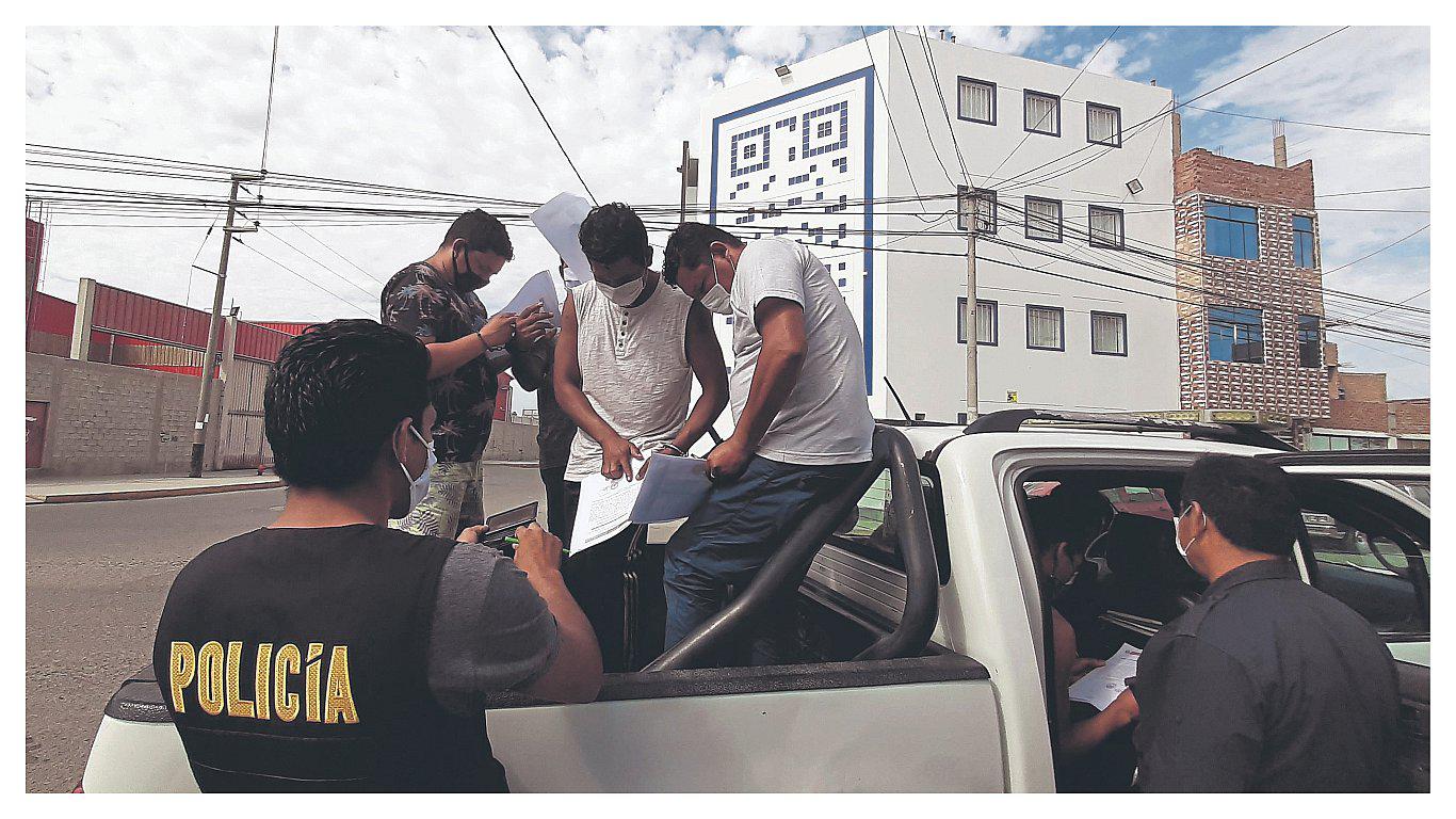Detienen a siete amigos libando cerveza en el distrito de Picsi 