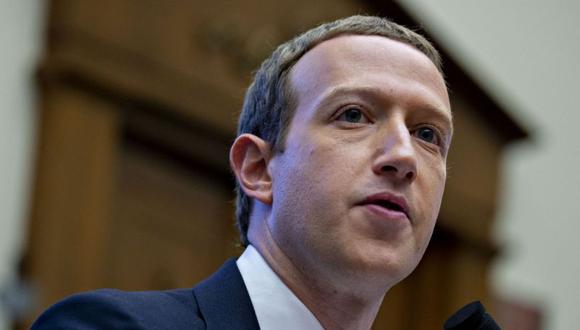 Según los extractos del discurso de Zuckerberg, consultados por la AFP este martes, el titular de Facebook instará a los gobiernos y reguladores a “jugar un papel más activo” para “actualizar las reglas de Internet” en lo que respecta a contenidos. (AFP).