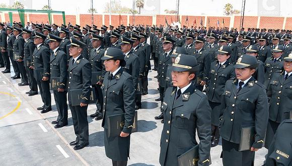 Cien policías egresan de Escuela PNP de Locumba y reforzarán seguridad