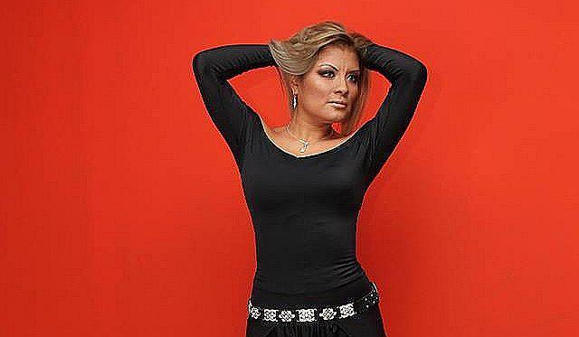 Alhely Cheng estrena el tema "Llora mi corazón" 