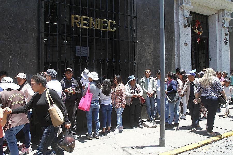 ​Reniec amplía horario de atención para recoger DNI