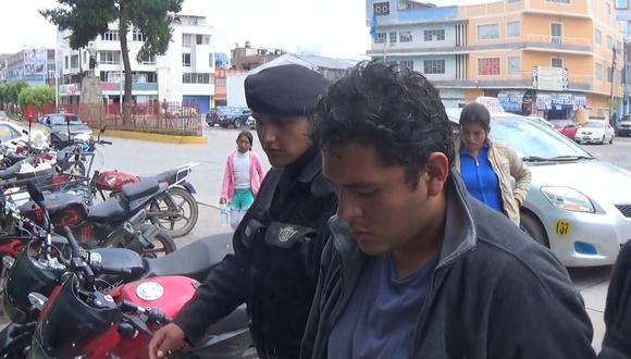 Serenos salvan a presunto acosador de ser linchado por vecinos (VIDEO)