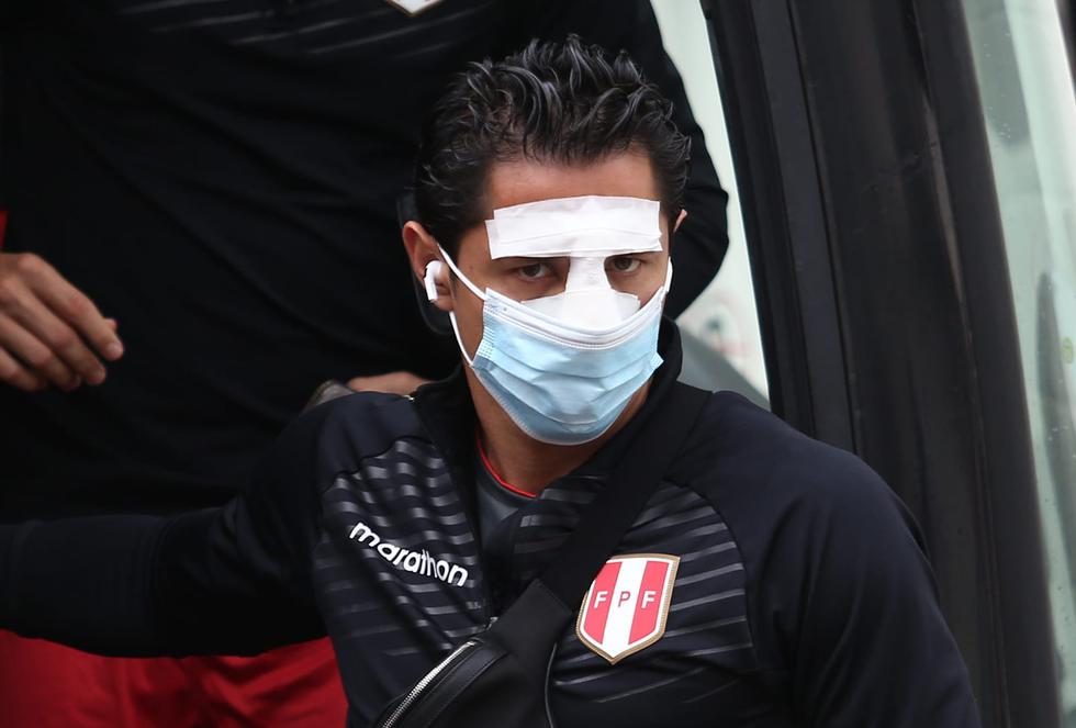 Gianluca Lapadula llegó con la nariz vendada al entrenamiento en el estadio Nilton Santos. (Foto: Jesús Saucedo/@photo.gec)