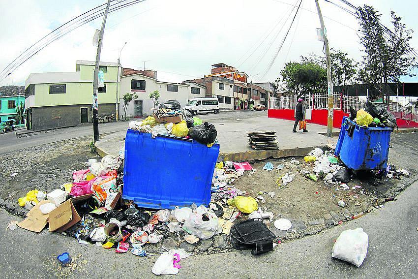 Vecinos de Mariano Melgar piden el retiro de los contenedores