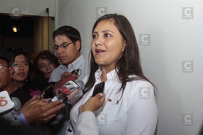 Yamila Osorio cuadra a Keiko en torno a formalización minera
