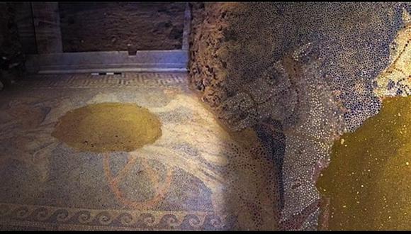 Hallan cabeza de esfinge en misteriosa tumba en Macedonia