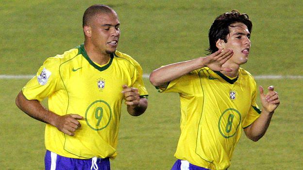 Kaká y Ronaldo fueron campeones con Brasil en el Mundial 2002. (Foto: AFP)