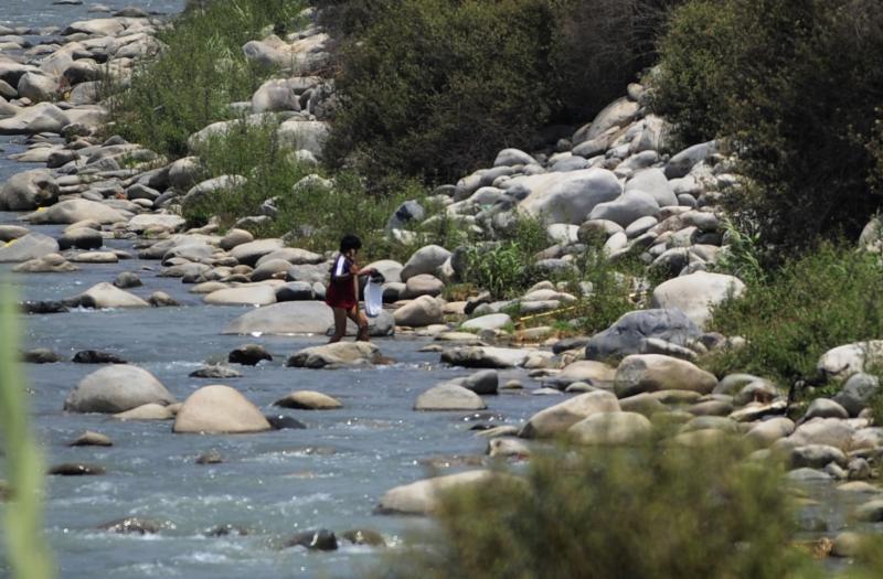 Agua de ríos con fluor y aluminio