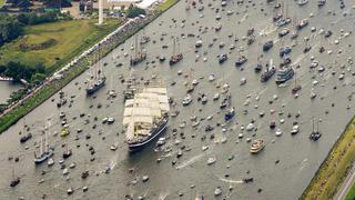 Holanda: Impresionante evento náutico reúne ​embarcaciones históricas (VIDEO y FOTOS)