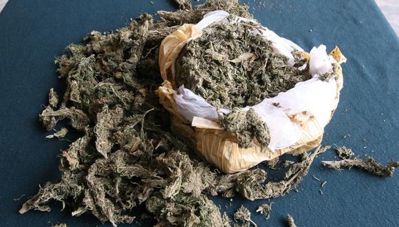 Tres policías son intervenidos por transportar 20 kilos de marihuana