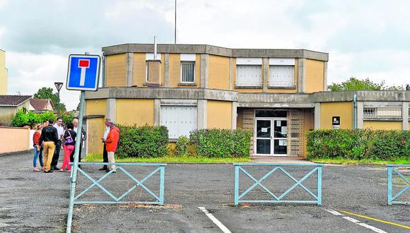 Francia: Madre de un alumno mata a profesora delante de escolares