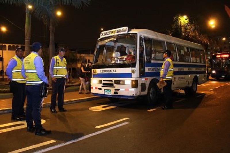 Municipio de Lima sanciona a microbuses piratas que circulaban por Corredor Azul