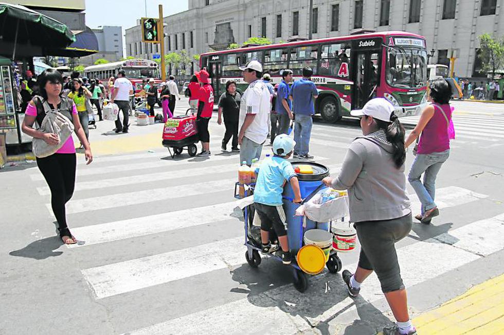 Ambulantes se adueñan de la avenida Abancay