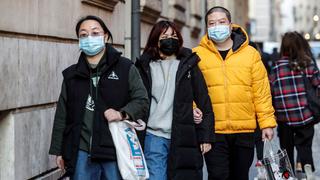 China eleva el balance del virus a 25 muertos y 830 casos