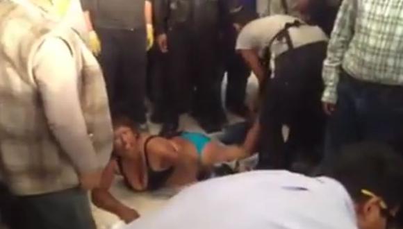 Arequipa: Comerciantes desnudan y azotan a dos presuntos delincuentes (VIDEO)