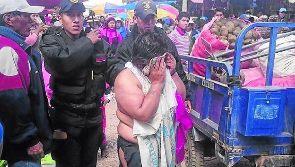 Juliaca: comerciantes dan ​brutal castigo a mujer acusada de robar 1200 soles
