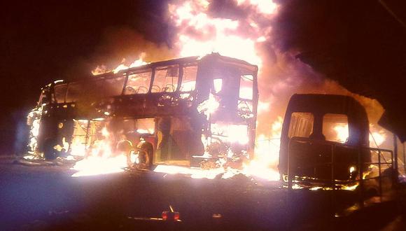 Andahuaylas arde: Manifestantes incendian buses en medio de paro