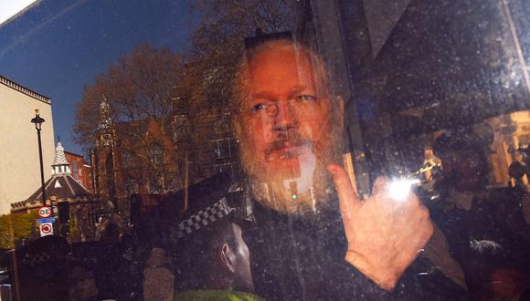 ​Julian Assange: fundador de Wikileaks fue detenido tras el fin de su asilo político en embajada de Ecuador en Londres