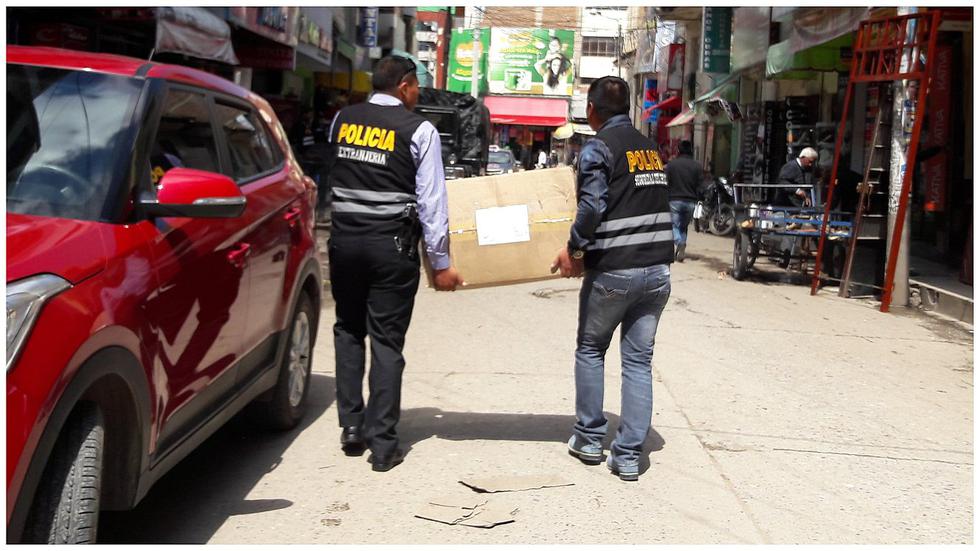 En operativo autoridades incautan varias cajas de cosméticos vencidos (FOTOS)