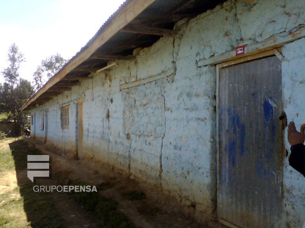 250 alumnos estudian en aulas de triplay (FOTOS)