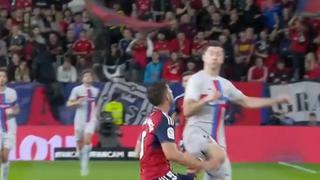 Robert Lewandowski vio la roja en el Osasuna vs. Barcelona