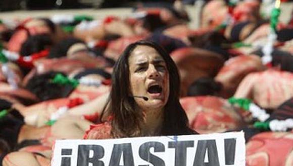 México: Protestan semidesnudos contra las corridas de toros