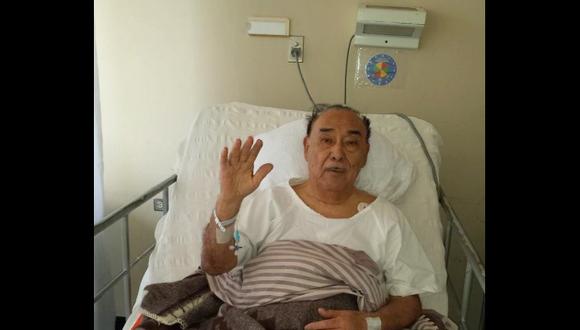 [FOTO] Óscar Avilés se recupera y saluda desde hospital