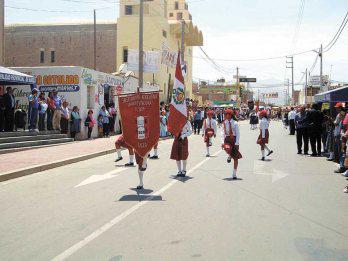 Realizan concurso de escoltas con alegorías
