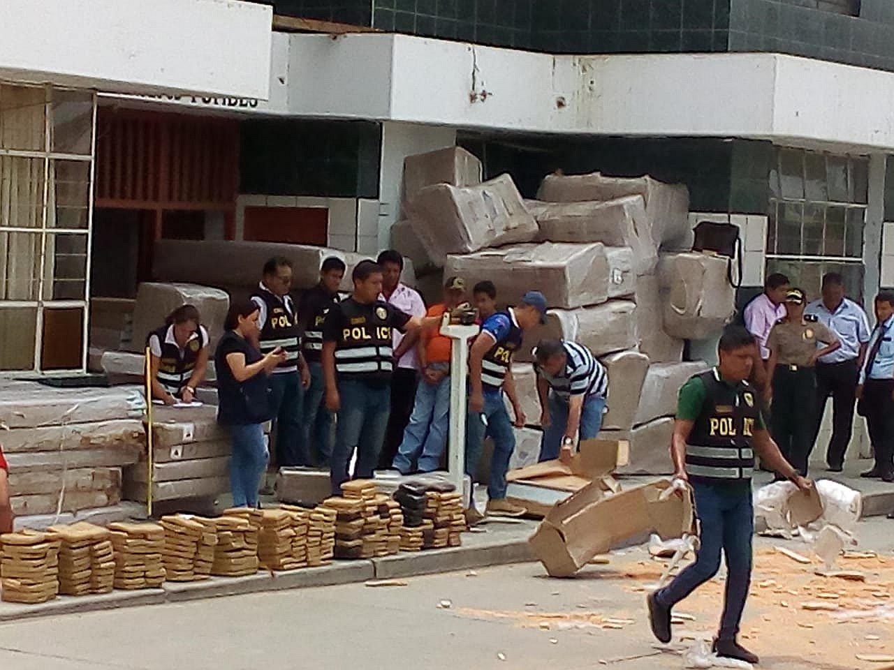 Incautan 679 kilos de droga ocultos en cargamento de mudanza