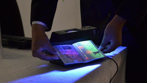 Denuncian que peruanos en el exterior pagarán más del doble por pasaporte biométrico