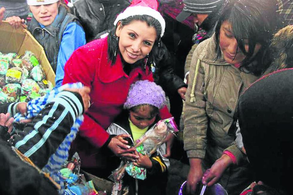 Rosario Valencia asegura que si se casó con Presidente Regional de Pasco