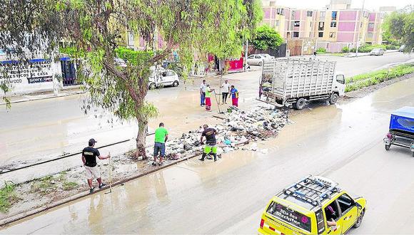 Chiclayo: Acequia Cois continúa desbordándose por acumulación de basura