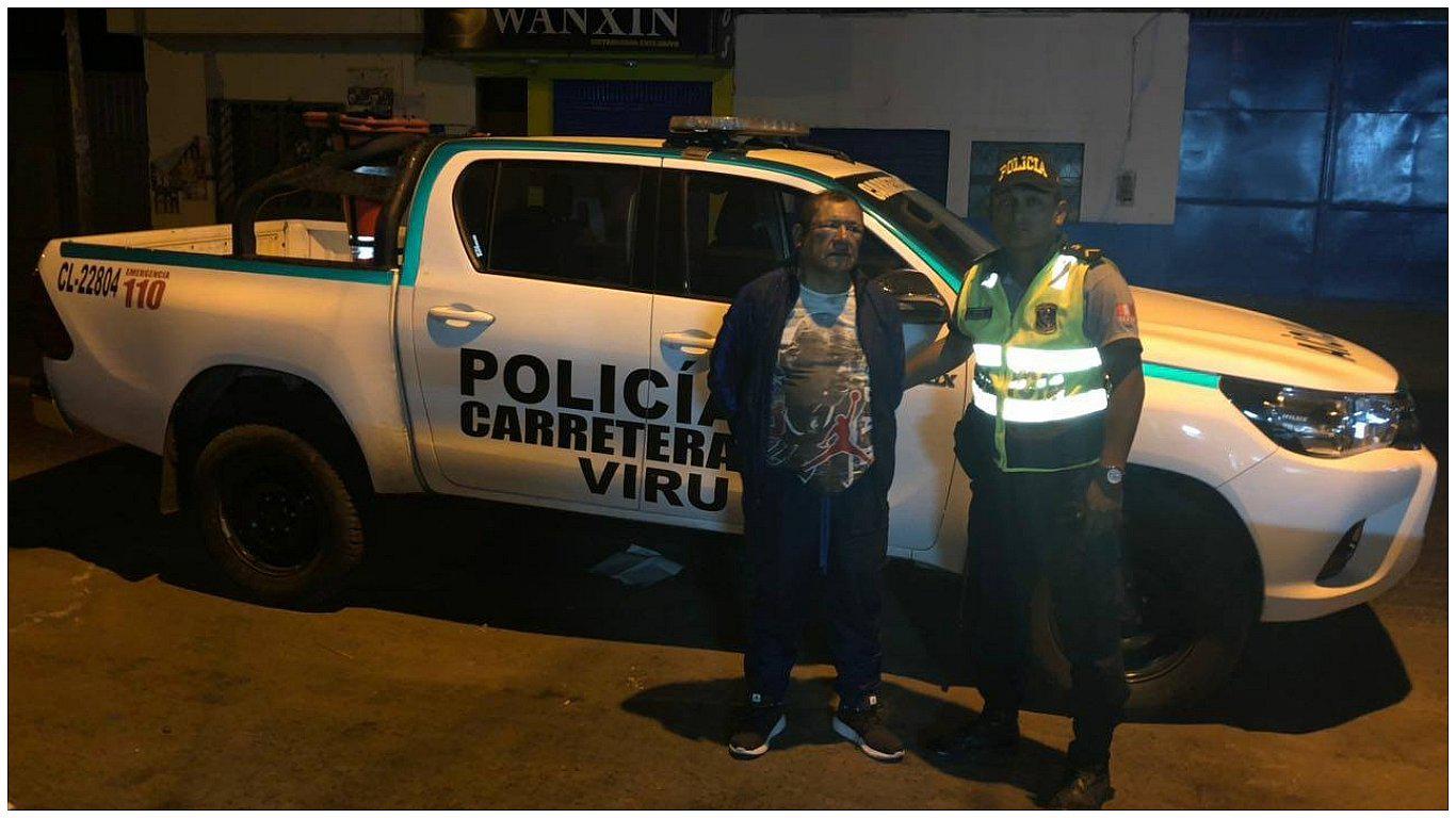 Pasajeros golpean a hombre por tocar a niña