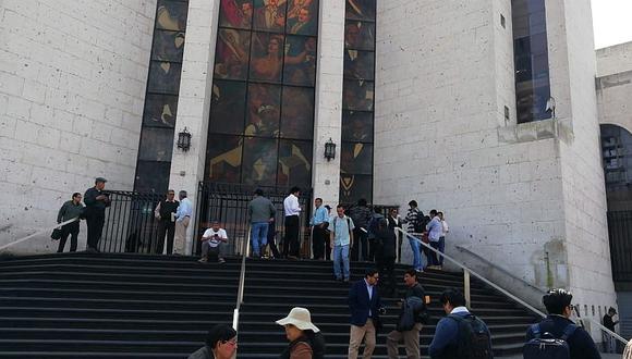 ​Fumigan corte de Justicia de Arequipa y suspenden audiencias