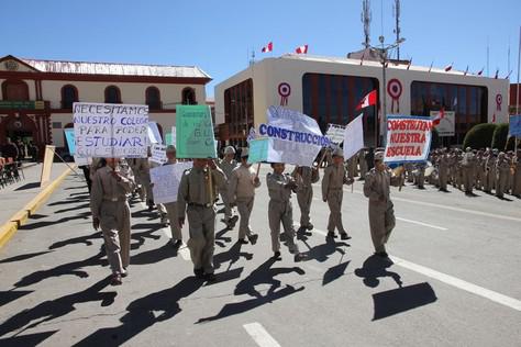 Colegios bolivarianos cumplen 189 aniversario en Puno