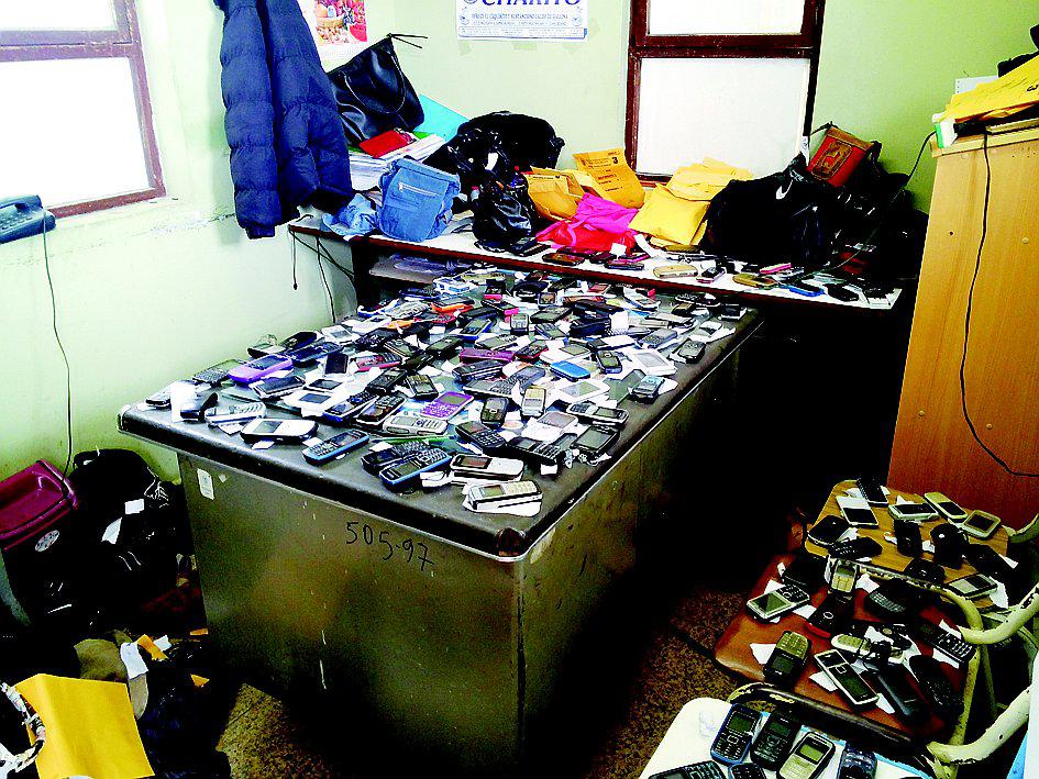 Policía logra recuperar 900 celulares robados
