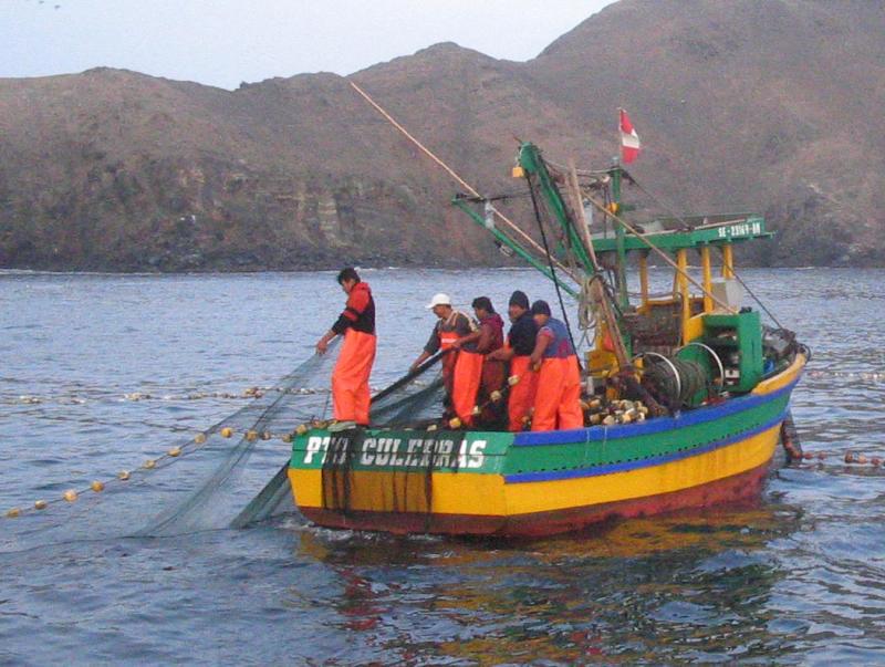 Naufragio en Huacho deja seis desaparecidos