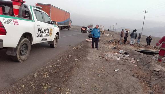 Trujillo: Tres amigos mueren tras chocar su mototaxi con un camión 