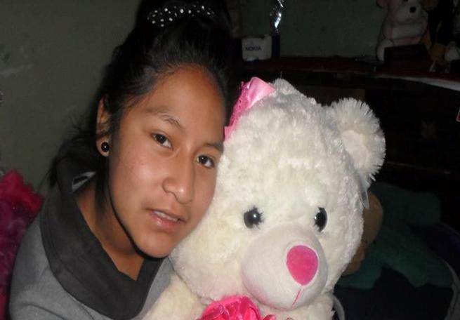 Alumna de colegio Carlos Rubina Burgos desaparece en Puno