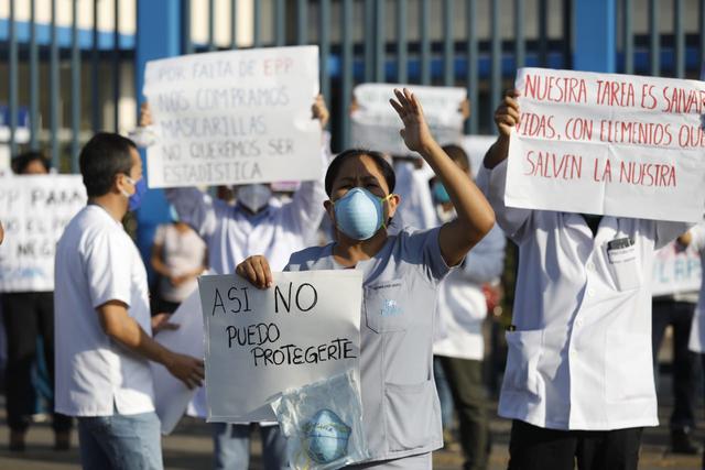 El reclamo es que la mayoría del personal tiene que comprarse algunos de sus implementos como es el caso de la mascarilla N95. (Foto: Diana Marcelo/GEC)