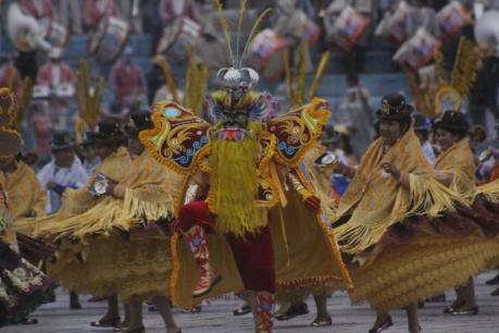 Morenada Laykakota se coronó campeón del concurso de danzas de La Candelaria