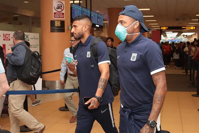 Alianza Lima viajó con mascarillas para evitar contagio de Coronavirus