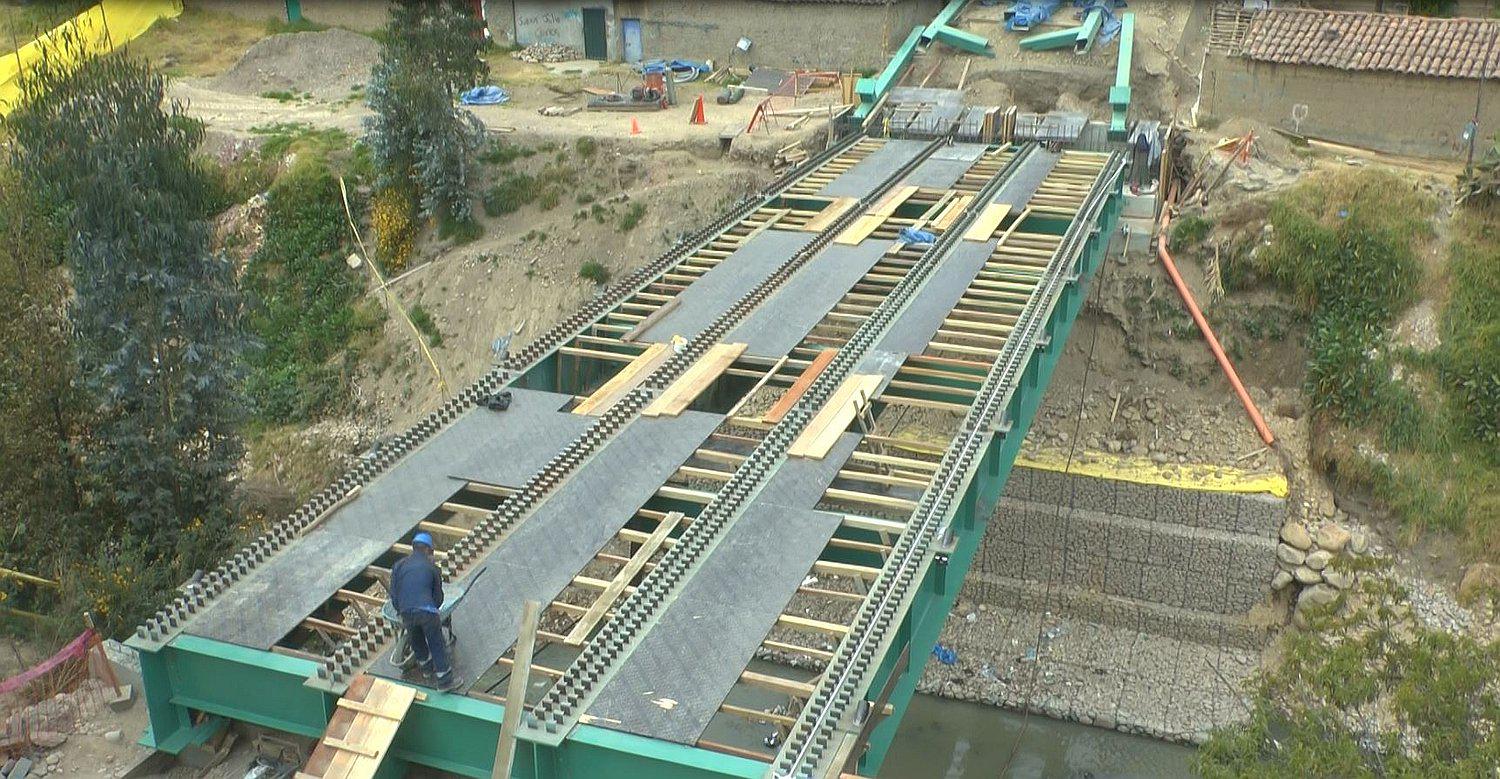 ​MPH instala estructura metálica del puente Incontrastable 